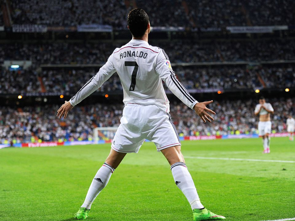 Cristiano Ronaldo ‘s siu pose (back view)